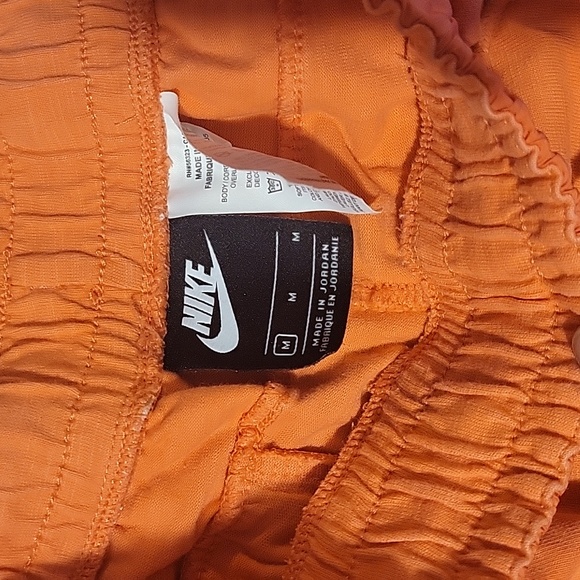 Nike - Picture 3 of 4